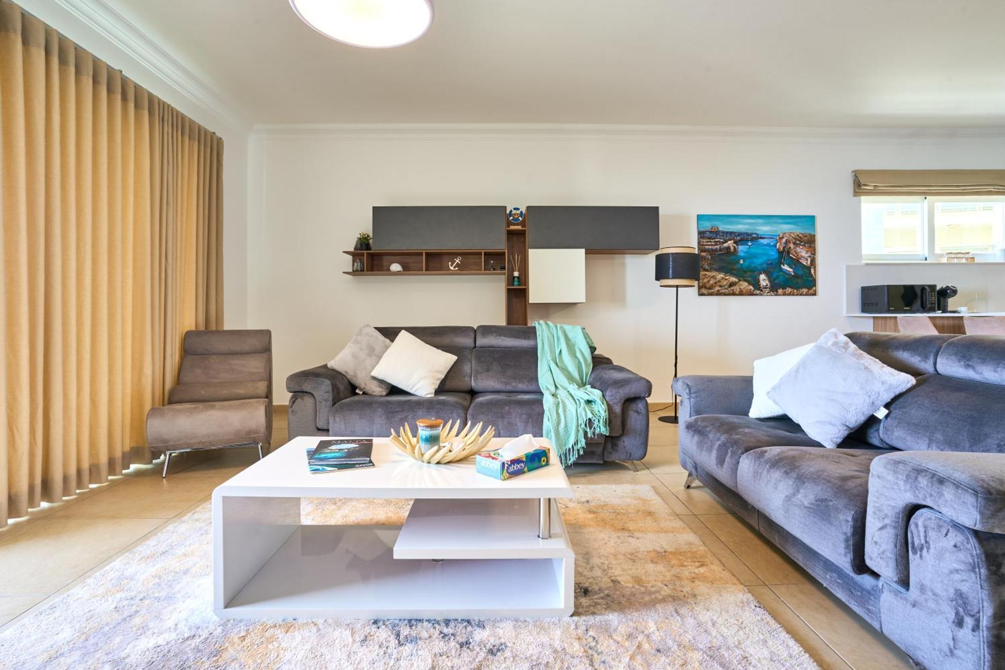 Stunning 3-Bedroom Seaview Retreat In Fort Cambridge Sliema Ngoại thất bức ảnh