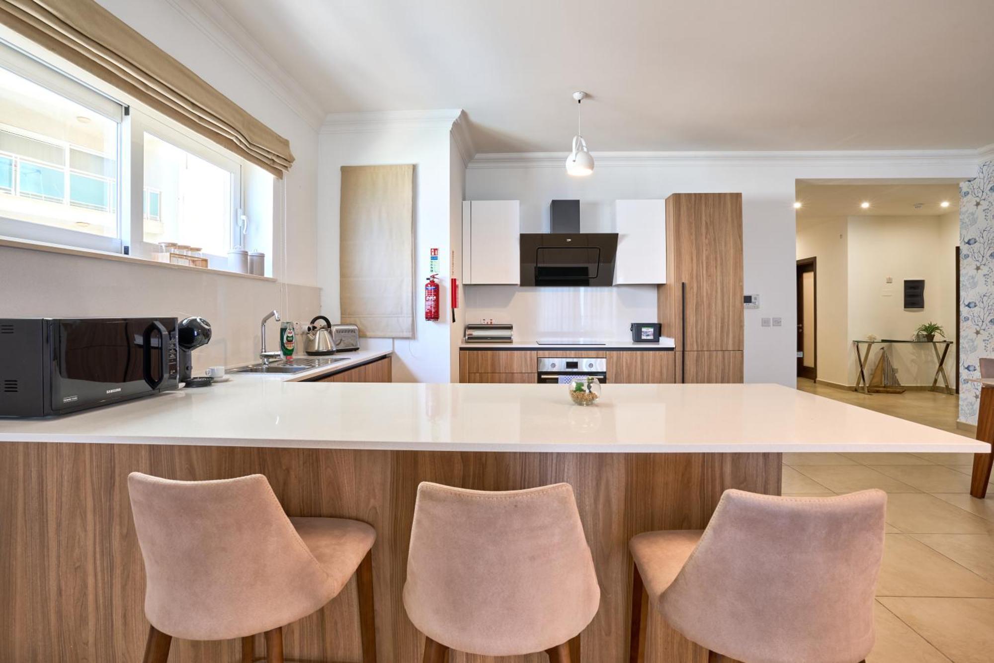 Stunning 3-Bedroom Seaview Retreat In Fort Cambridge Sliema Ngoại thất bức ảnh