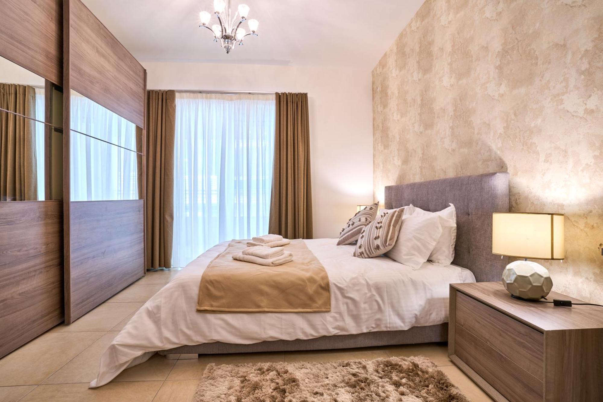 Stunning 3-Bedroom Seaview Retreat In Fort Cambridge Sliema Ngoại thất bức ảnh