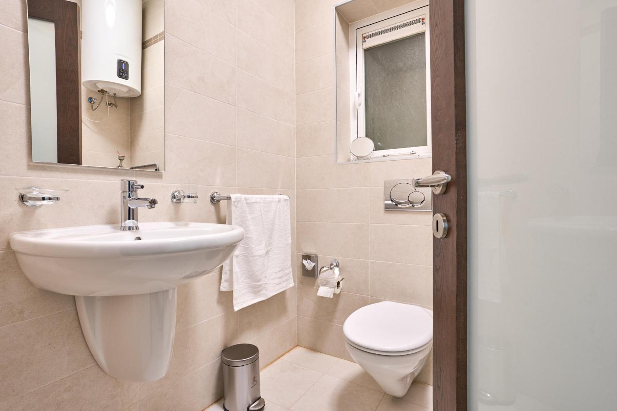 Stunning 3-Bedroom Seaview Retreat In Fort Cambridge Sliema Ngoại thất bức ảnh